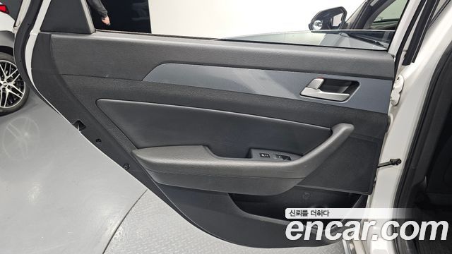 Hyundai Sonata Hybrid (LF) 2.0 HEV Modern 2016 — фото 25