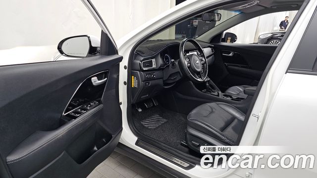 Kia Niro Noblesse 2017 — фото 10
