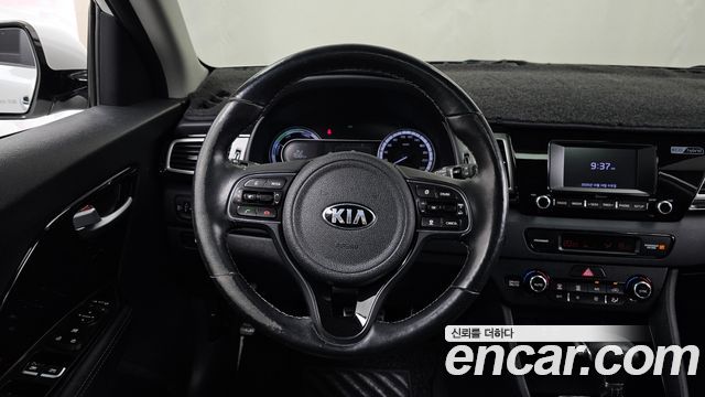 Kia Niro Noblesse 2017 — фото 13