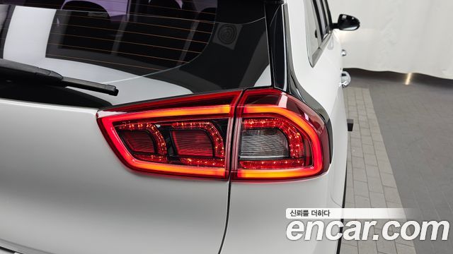 Kia Niro Noblesse 2017 — фото 23