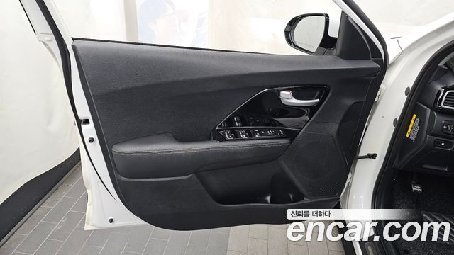 Kia Niro Noblesse 2017 — фото 24