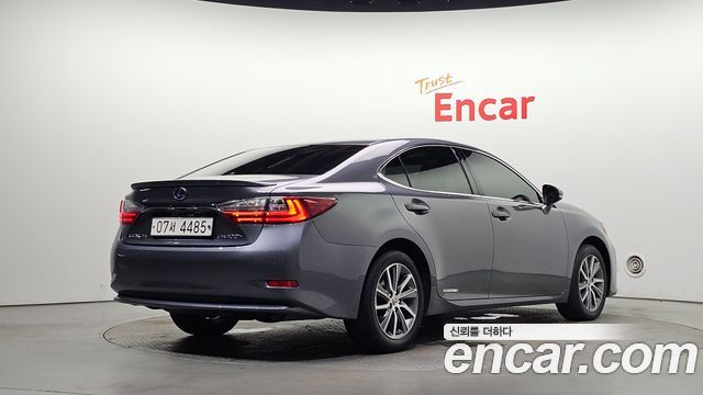 Lexus ES300h Supreme XV60 2017 — фото 2