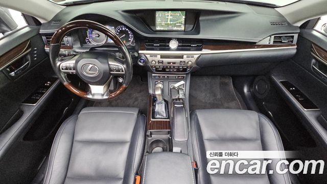 Lexus ES300h Supreme XV60 2017 — фото 7