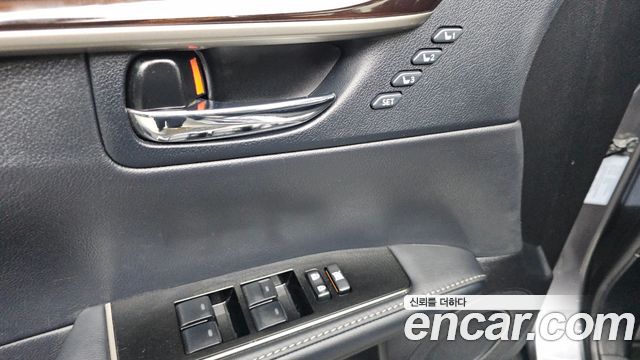 Lexus ES300h Supreme XV60 2017 — фото 12