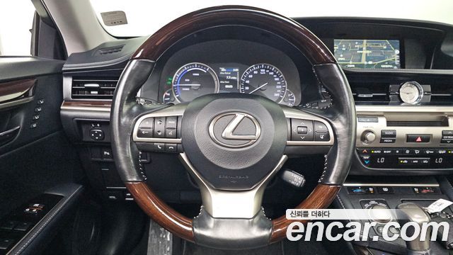 Lexus ES300h Supreme XV60 2017 — фото 14