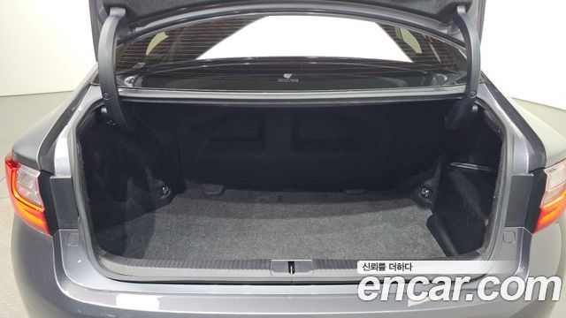 Lexus ES300h Supreme XV60 2017 — фото 20