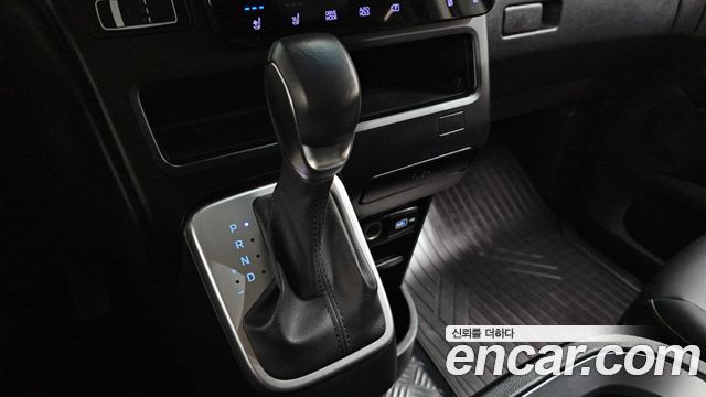 Hyundai Staria Cargo 5-Seater Modern 2023 — фото 9