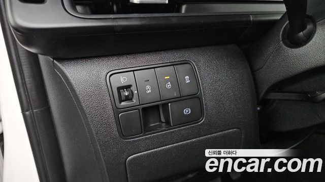 Hyundai Staria Cargo 5-Seater Modern 2023 — фото 17