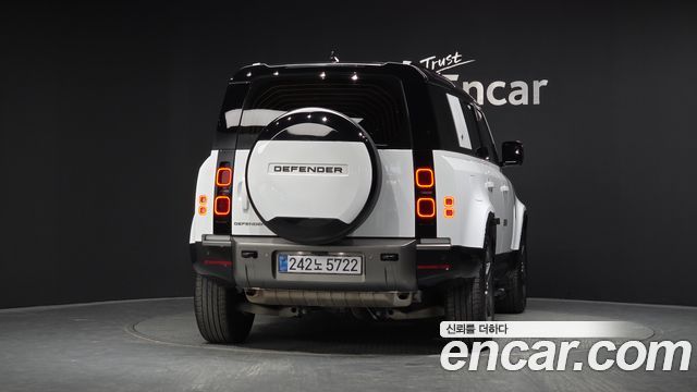 Land Rover Defender (L663) 110 P300 X-Dynamic SE 2024 — фото 4