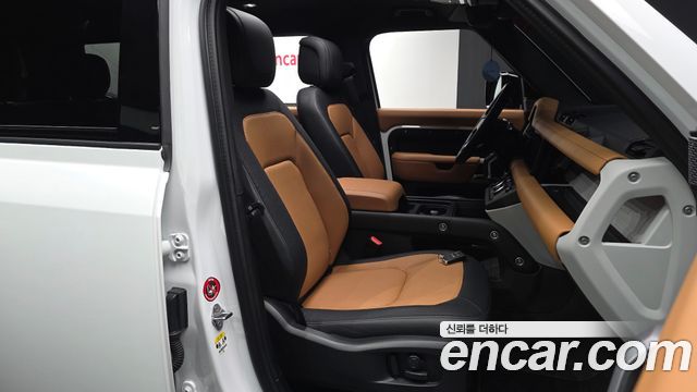 Land Rover Defender (L663) 110 P300 X-Dynamic SE 2024 — фото 11