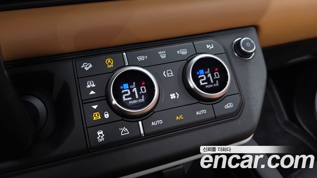 Land Rover Defender (L663) 110 P300 X-Dynamic SE 2024 — фото 19