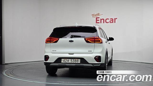 Kia Niro 1.6 HEV Noblesse 2020 — фото 4
