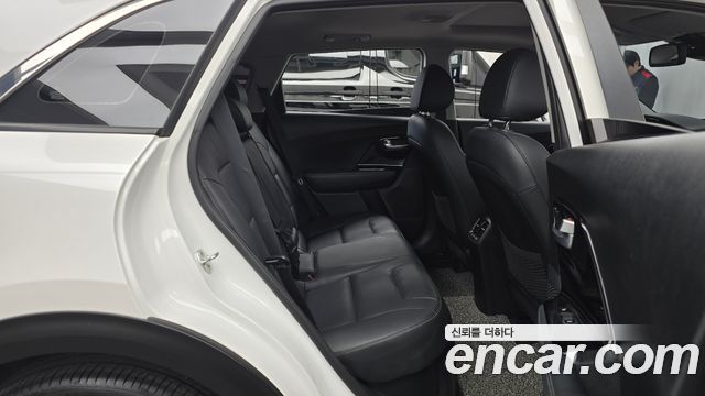 Kia Niro 1.6 HEV Noblesse 2020 — фото 11