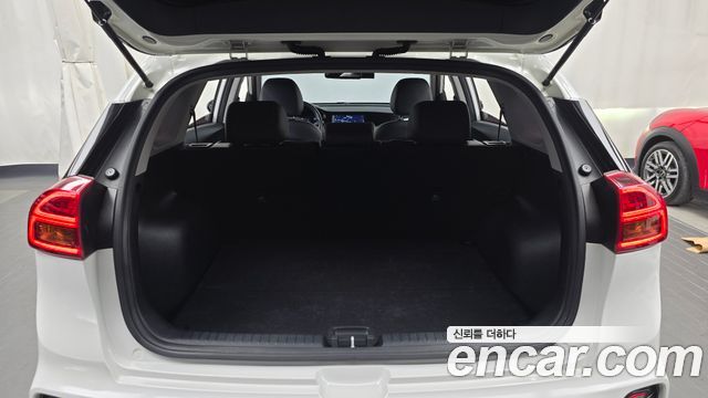 Kia Niro 1.6 HEV Noblesse 2020 — фото 16