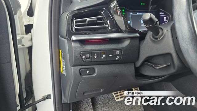 Kia Niro 1.6 HEV Noblesse 2020 — фото 19