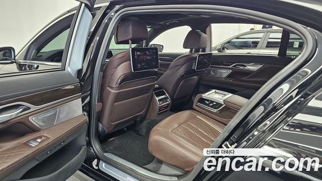 BMW 7 Series (G11) 730Ld xDrive Design Pure Excellence 2022 — фото 15