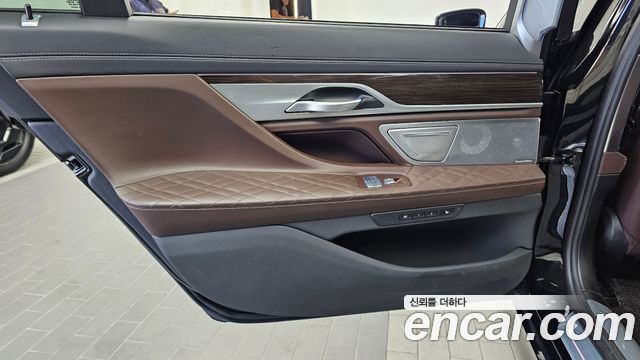 BMW 7 Series (G11) 730Ld xDrive Design Pure Excellence 2022 — фото 31
