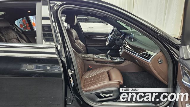BMW 7 Series (G11) 730Ld xDrive Design Pure Excellence 2022 — фото 32