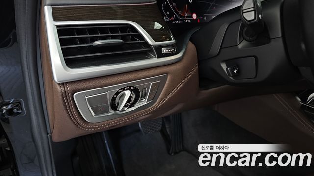 BMW 7 Series (G11) 730Ld xDrive Design Pure Excellence 2022 — фото 34
