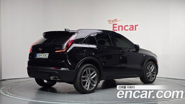 Cadillac XT4 2.0 Sport AWD 2021 — фото 2