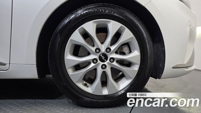 Kia K8 2.5 Gasoline 2WD Noblesse Light 2023 — фото 21