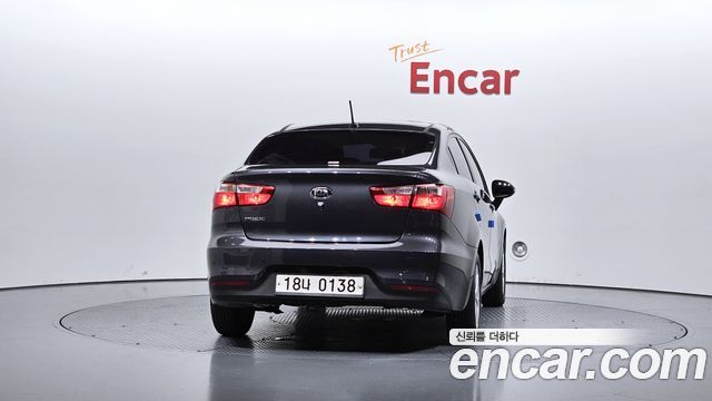 Kia Pride 4DR 1.6 GDI Luxury 2015 — фото 4