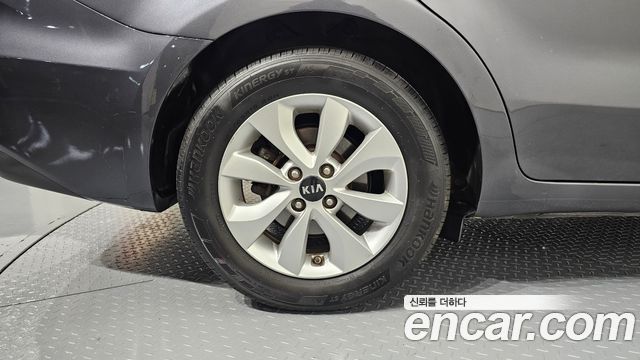 Kia Pride 4DR 1.6 GDI Luxury 2015 — фото 5