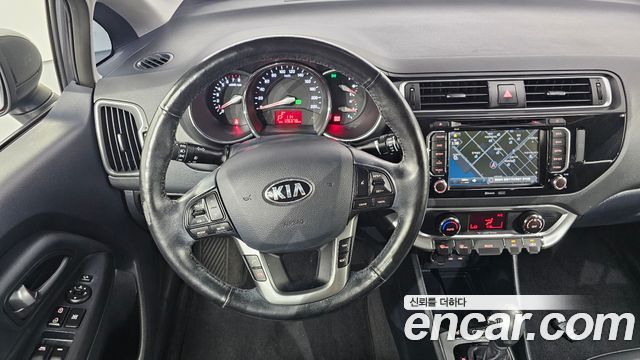 Kia Pride 4DR 1.6 GDI Luxury 2015 — фото 13