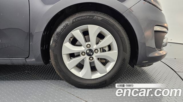 Kia Pride 4DR 1.6 GDI Luxury 2015 — фото 21