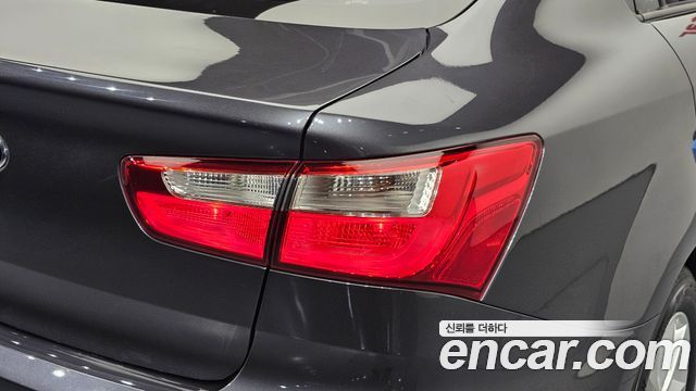 Kia Pride 4DR 1.6 GDI Luxury 2015 — фото 23