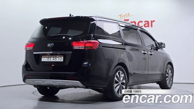 Kia Carnival 9-seater Luxury 2017 — фото 2
