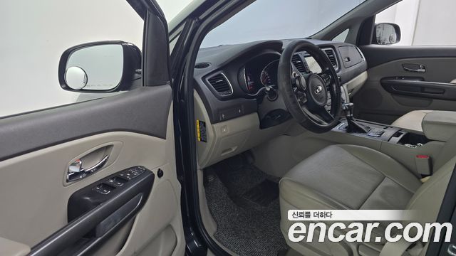 Kia Carnival 9-seater Luxury 2017 — фото 10