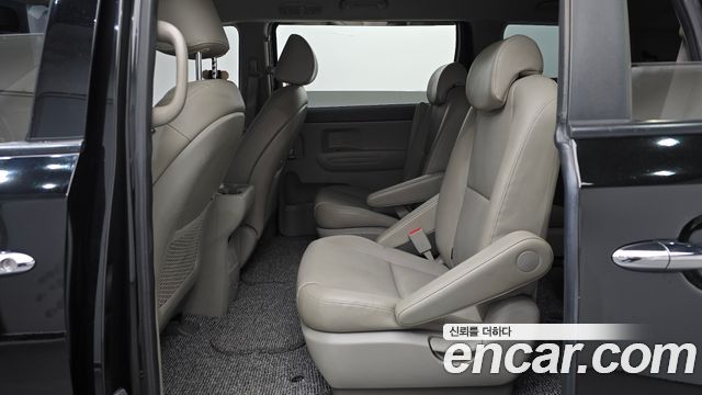 Kia Carnival 9-seater Luxury 2017 — фото 11