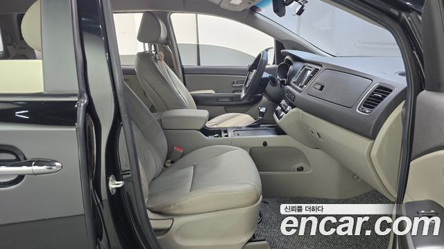 Kia Carnival 9-seater Luxury 2017 — фото 12