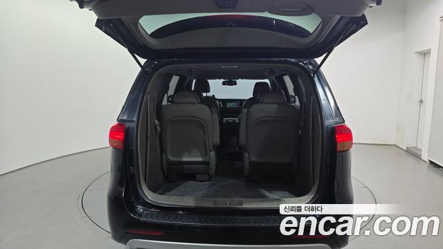 Kia Carnival 9-seater Luxury 2017 — фото 20
