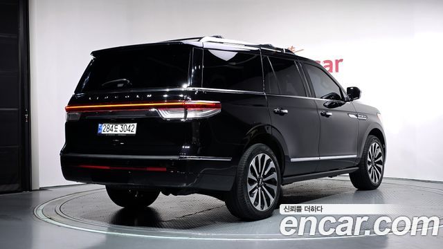 Lincoln Navigator (IV) 3.5L 2022 — фото 2