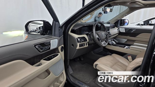 Lincoln Navigator (IV) 3.5L 2022 — фото 10