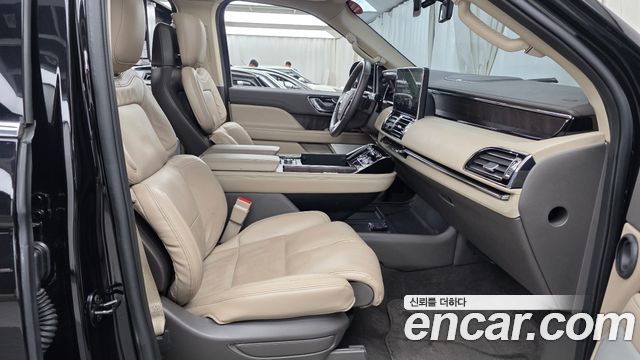 Lincoln Navigator (IV) 3.5L 2022 — фото 26