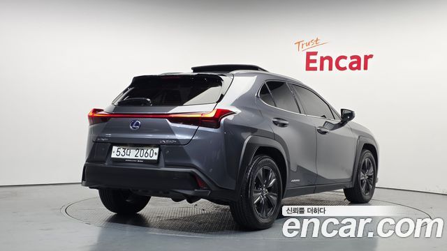 Lexus UX250h 2.0 2WD 2019 — фото 2