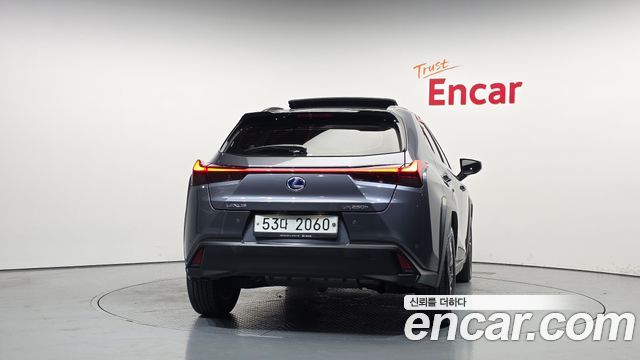 Lexus UX250h 2.0 2WD 2019 — фото 4