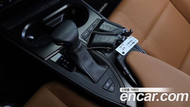 Lexus UX250h 2.0 2WD 2019 — фото 9