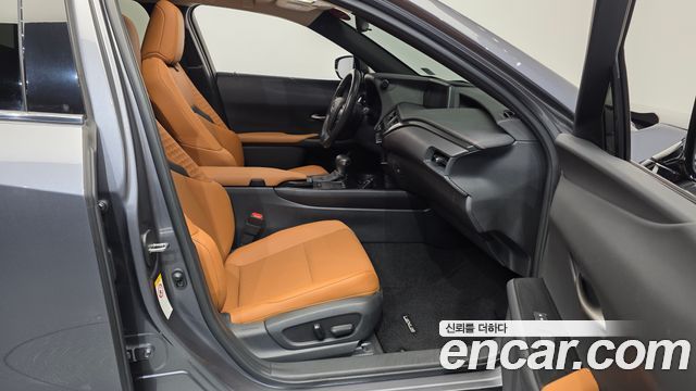 Lexus UX250h 2.0 2WD 2019 — фото 11