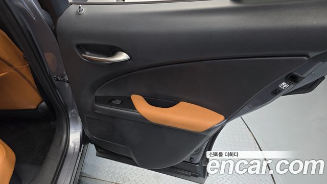 Lexus UX250h 2.0 2WD 2019 — фото 25