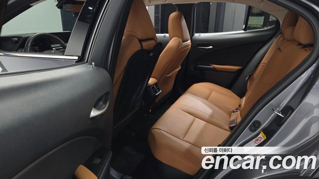 Lexus UX250h 2.0 2WD 2019 — фото 26