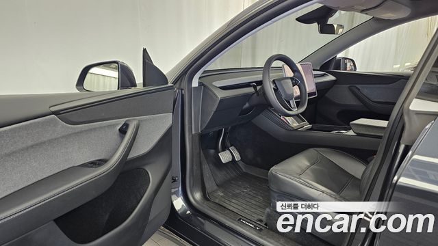 Tesla Model Y RWD 2025 — фото 10