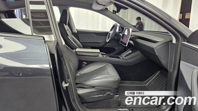 Tesla Model Y RWD 2025 — фото 11