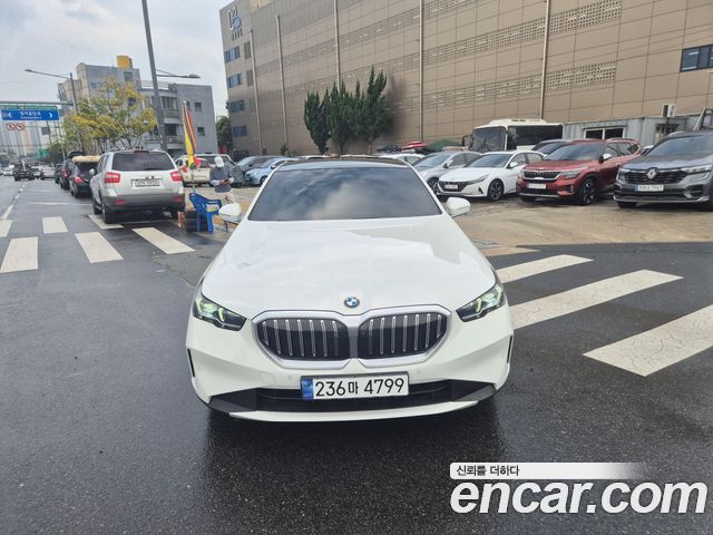 BMW 5 Series (G60) 520i 2024 — фото 3