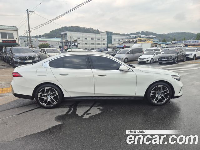 BMW 5 Series (G60) 520i 2024 — фото 7