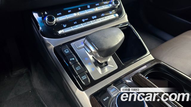 Genesis EQ900 3.3 T-GDI AWD Premiun Luxury 2016 — фото 9