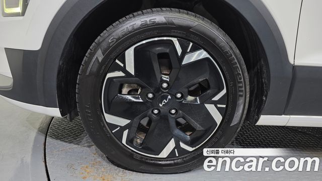 Kia Niro EV Air 2023 — фото 5